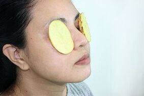 l'utilisation de pommes de terre pour le rajeunissement du contour des yeux